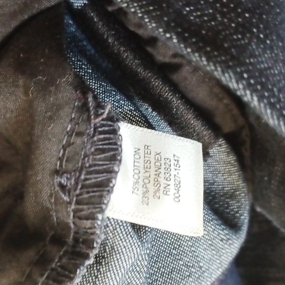 CHRISTOPHER BANKS denim capris w/ pockets & zipper/button closure.  Size 4 - Picture 12 of 13